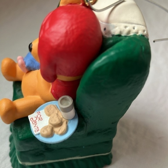 Hallmark: 1997 Waitin’ on Santa Winnie the Pooh Keepsake Ornament - Picture 5 of 9